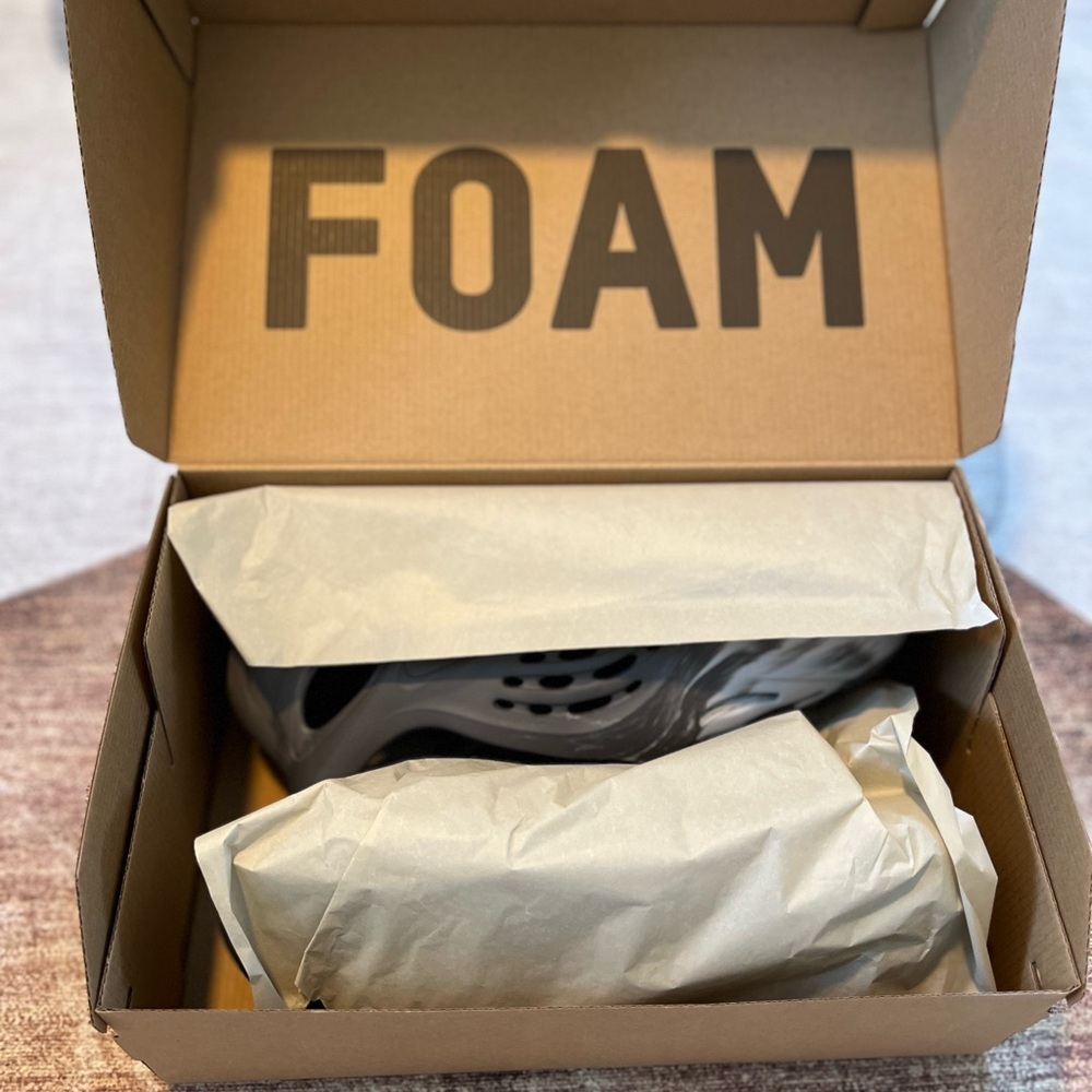 YZY FOAM RNR - Picture 2 of 11